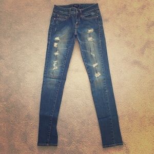 Distressed skinny jeans